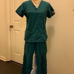 Scrub set